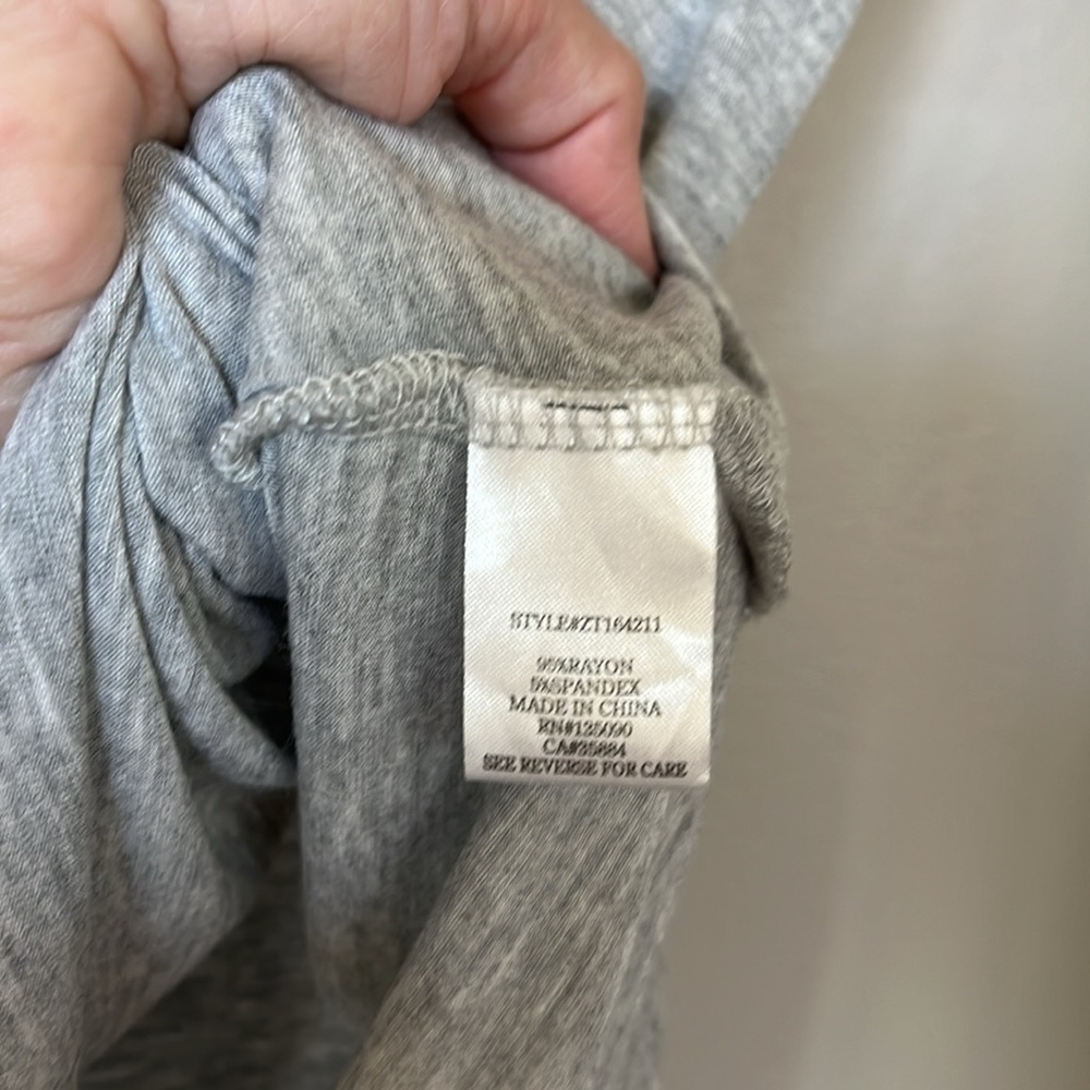 Z Supply V-neck Tee. EUC. Size M - Picture 3 of 5